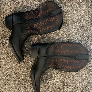Brand New Women’s Black Ariat Cowboy Boots size 6.5